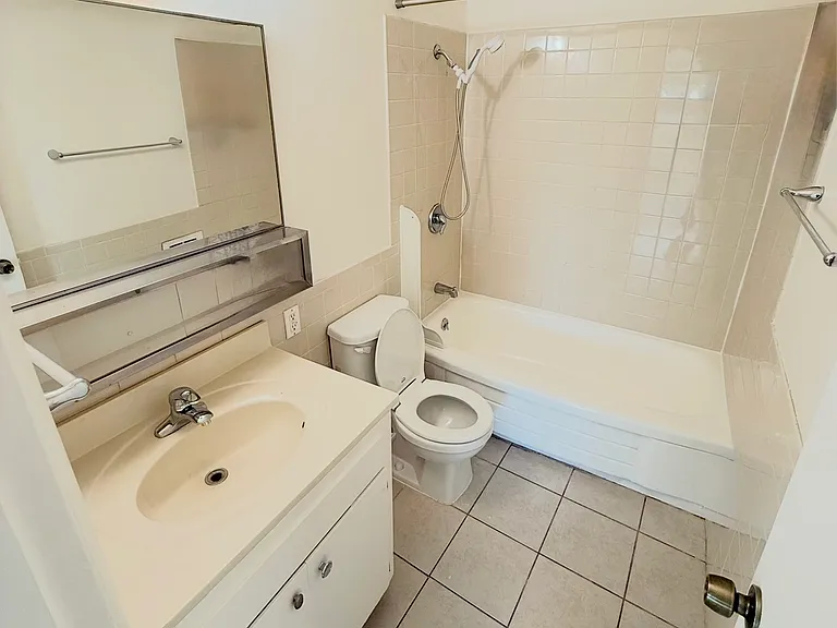 172 Athol Ave #23 — Photo 3
