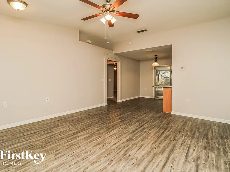 31111 Oakmont Ave — Photo 3