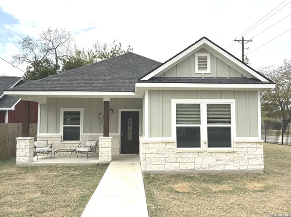 302 HOLLY AVE, Luling, TX 78648