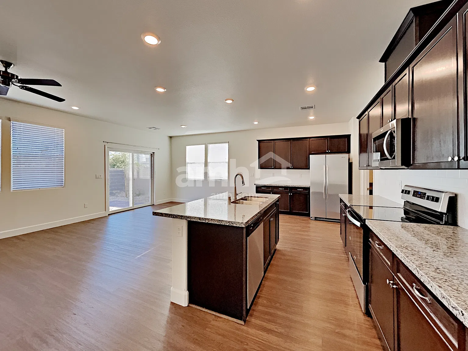 4 bed, 3.5 bath, 2113 sqft, $2,455 — Photo 4