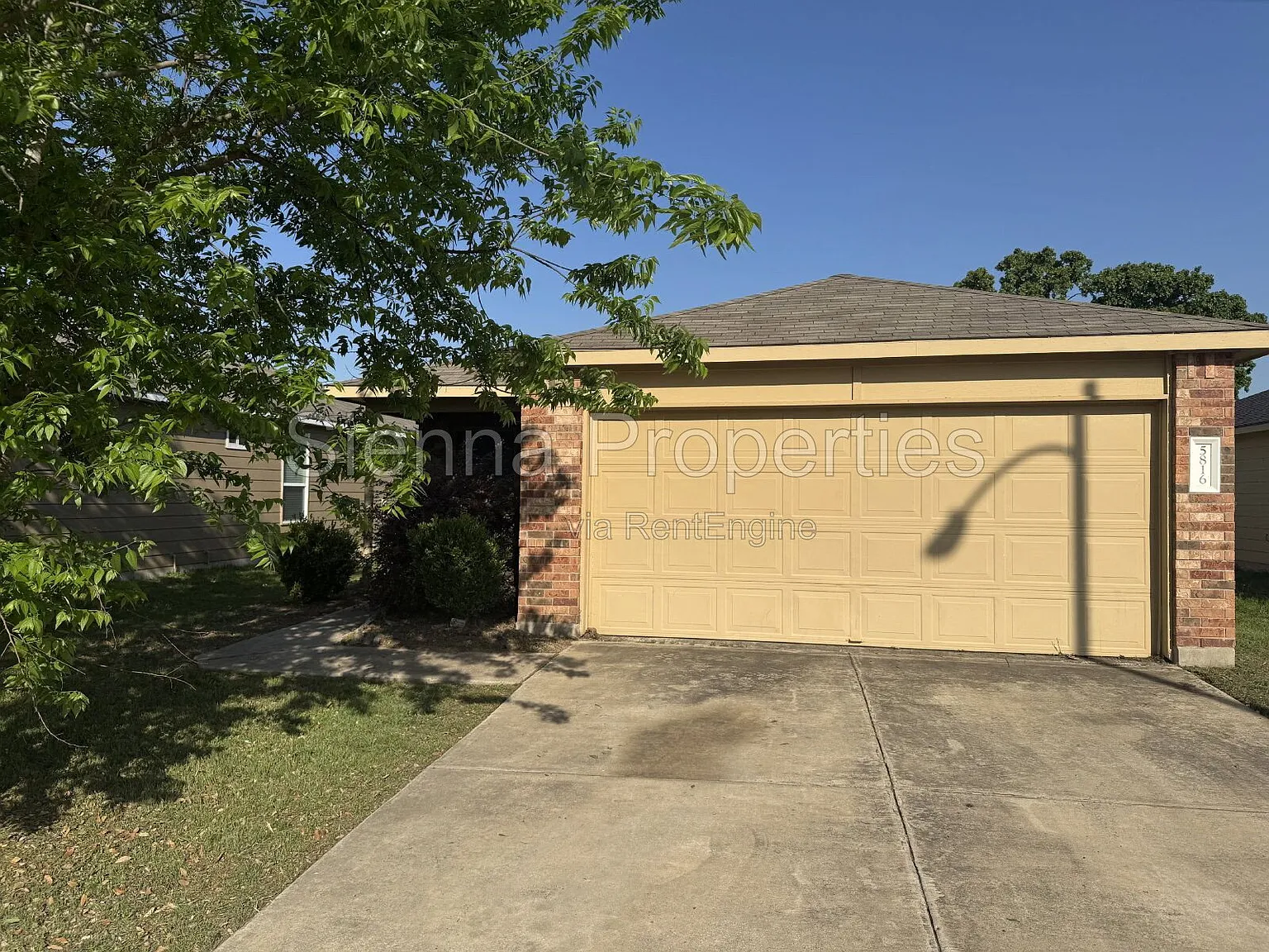 3 bed, 2.0 bath, 1516 sqft, $1,950 — Photo 2