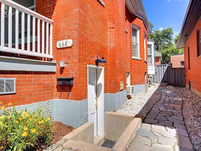 668 S Ogden St #B — Photo 6