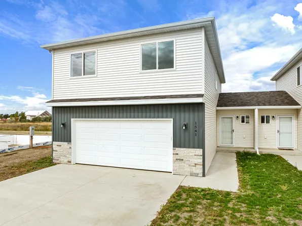 1541 47th Loop SE, Minot, ND 58701