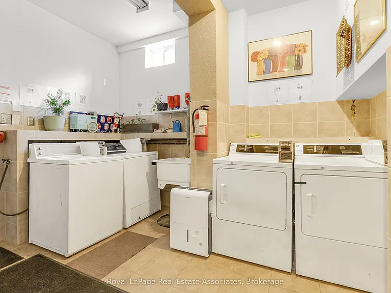 48 Mississauga Rd N #1 — Photo 24