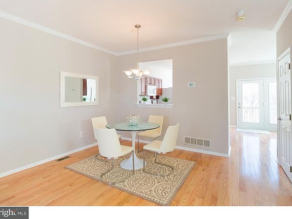 5th image of 801 N Waterford Ln