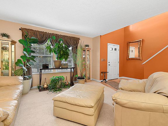 3rd image of 8002 Fenway Cir
