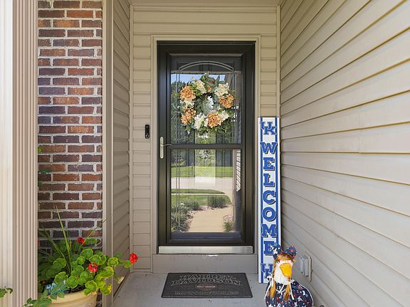 3rd image of 261 Oxford Cir
