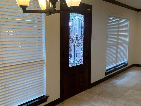 3rd image of 3201 Briar Ct