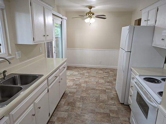 3rd image of 1395 Essex Way