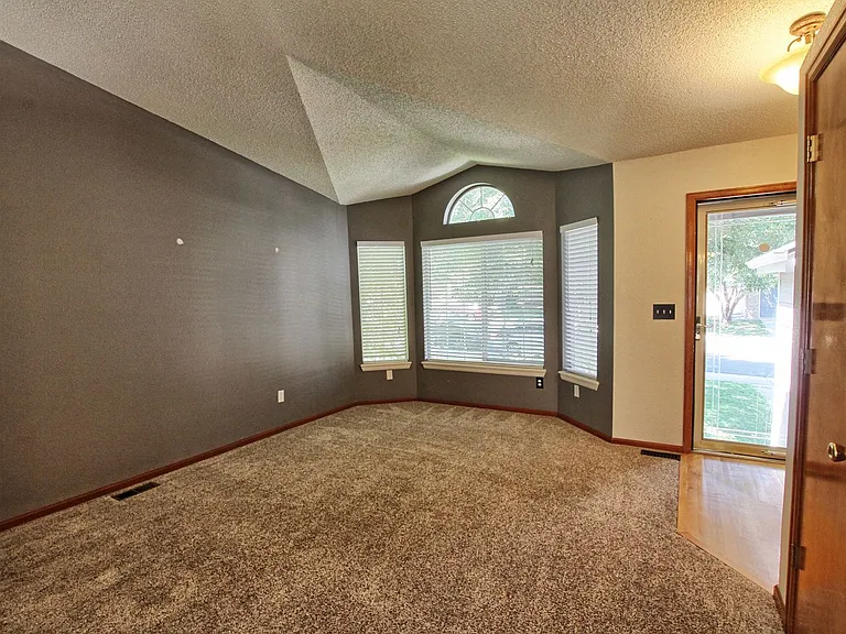 10732 Kimball St — Photo 2