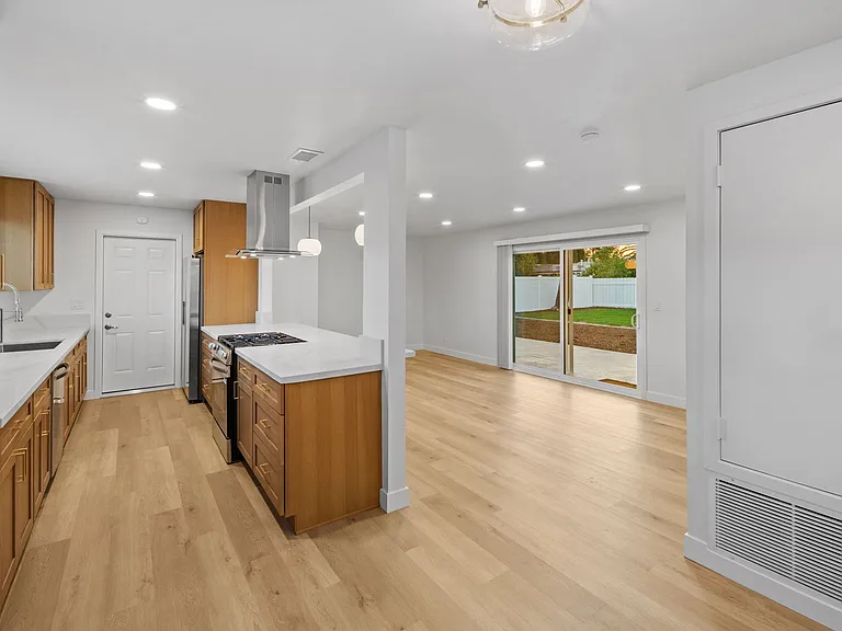 14514 Biddeford St — Photo 6