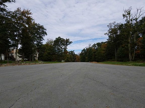 3rd image of 5 Masten Lake Ct