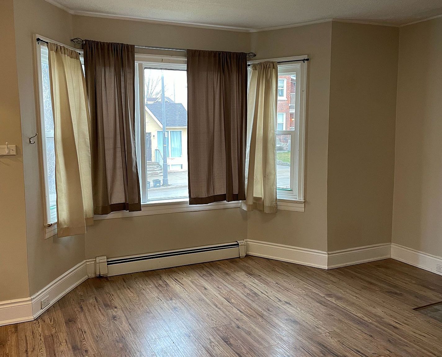 31 Toronto St, Barrie, ON L4N 1T8 Zillow