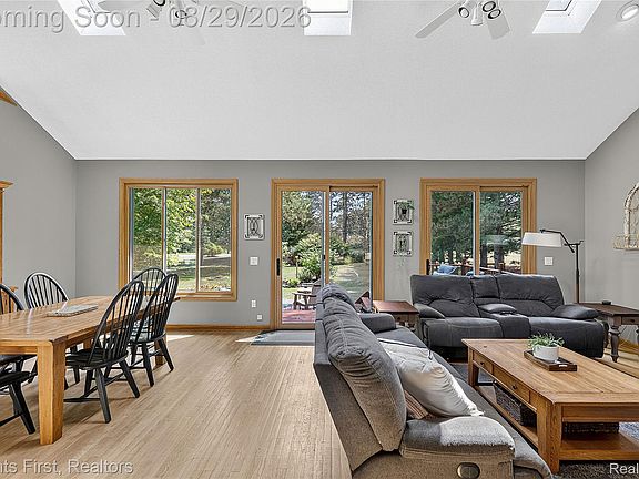 5th image of 9022 Kingston Ct