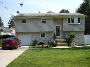 89 Lena Ave, Freeport, NY 11520