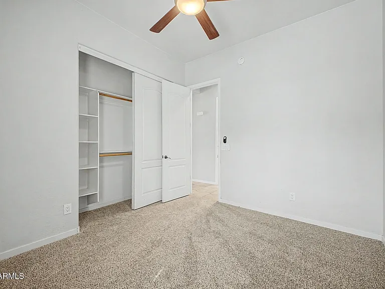 1902 E Desert Ln — Photo 28