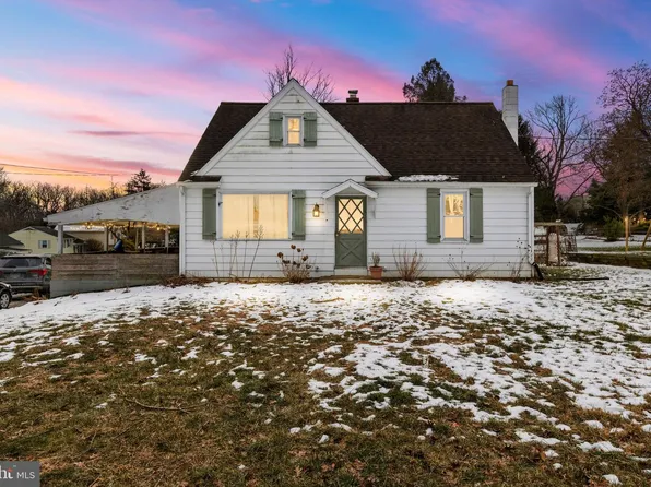 2502 Honeysuckle Ln, Lancaster, PA 17603