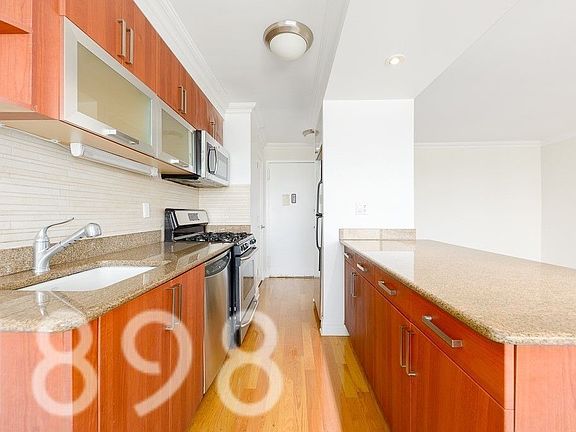3rd image of 120 W 97th St APT 6H