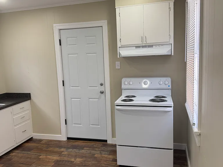 1700 Ridgefield Ave #F — Photo 9