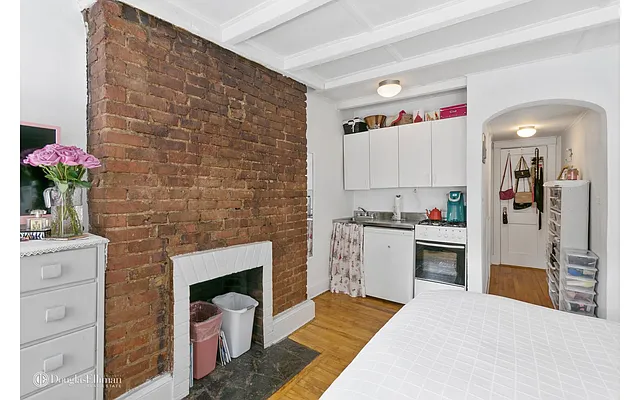 Rented by Douglas Elliman | media 7