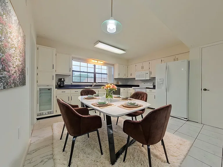 7-web-or-mls-4 Eat In Kitchen virtually staged_05122026
