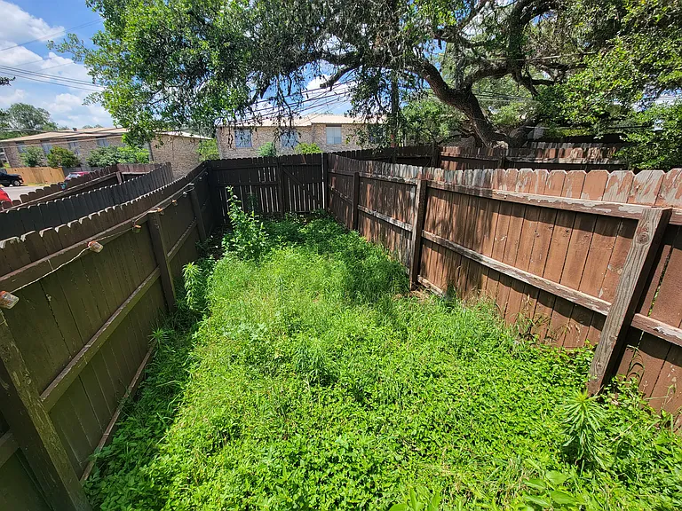 Chaparral St — Photo 23