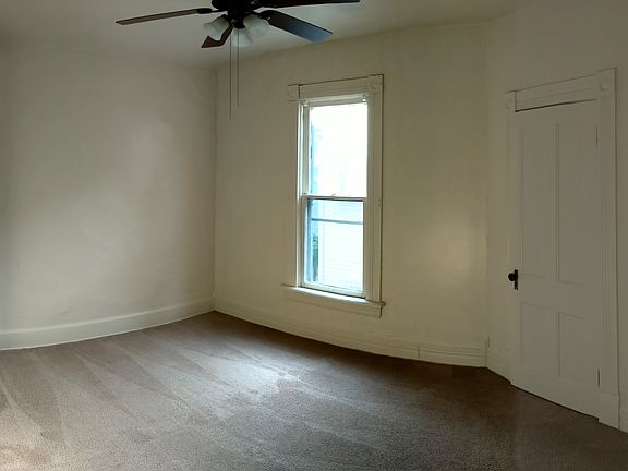 5th image of 135 W Norwich Ave