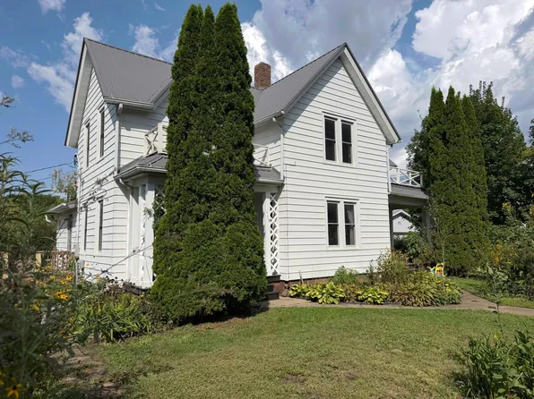 115 N Cedar St, Mabel, MN 55954