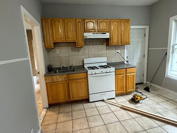 2nd image of 189 Orange Ave #2