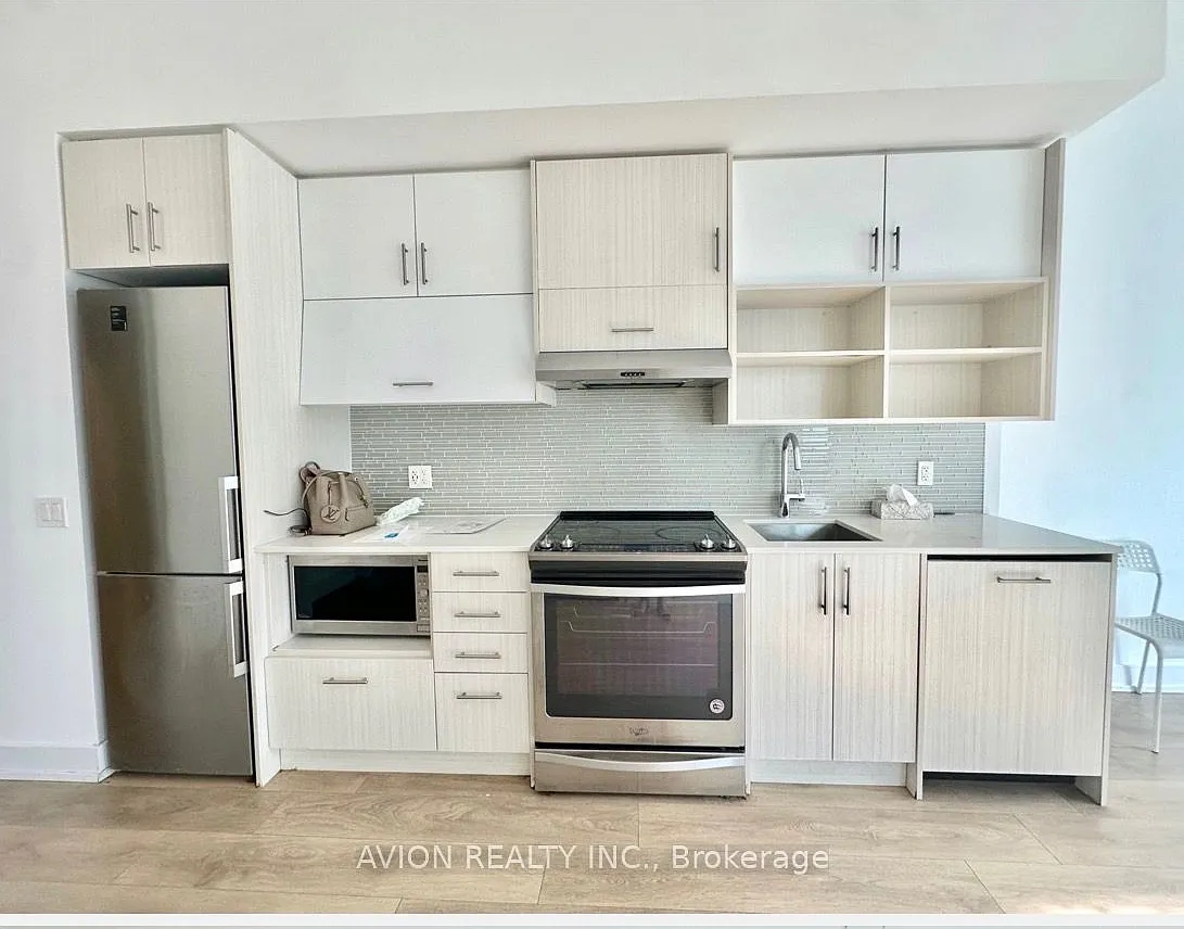 128 Fairview Mall Dr — Photo 3