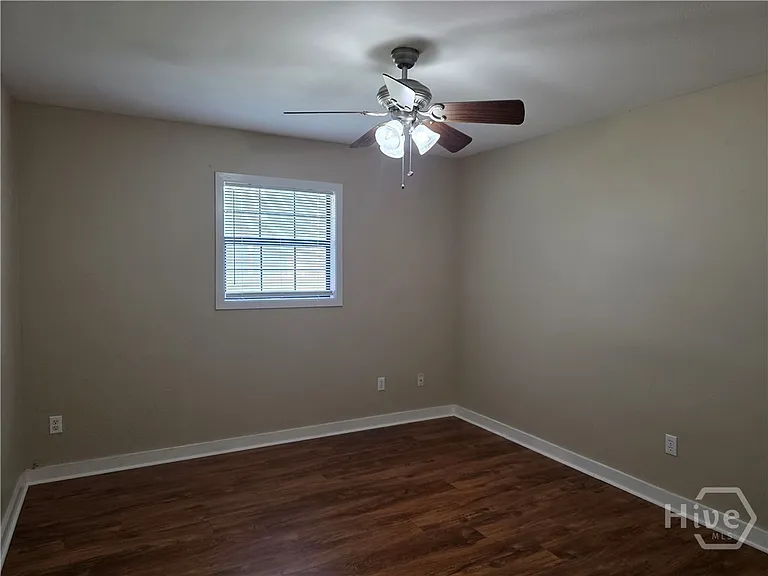 407 Savannah Ave — Photo 13
