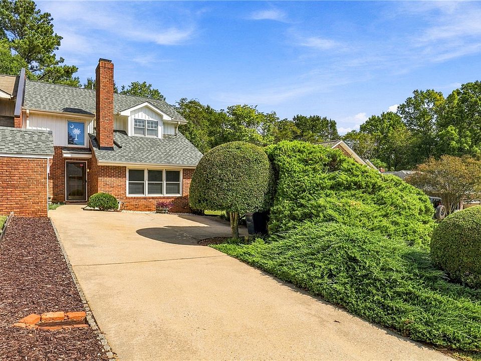 1st image of 7 Woodbridge Cir