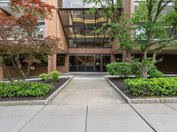 1265 Beacon St APT 901, Brookline, MA 02446
