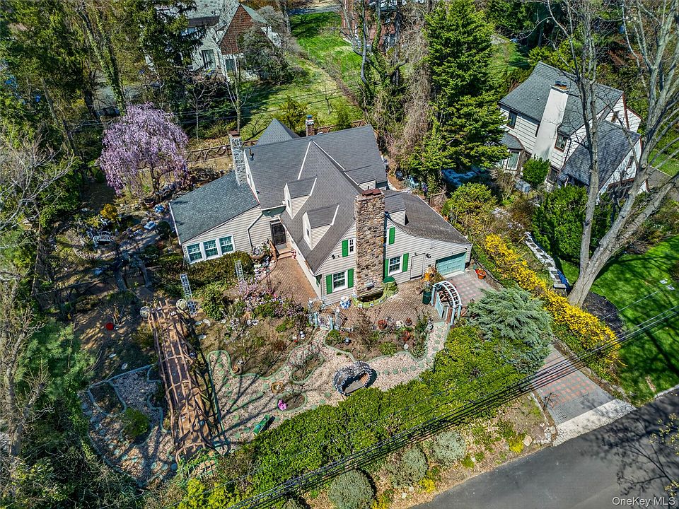 1st image of 16 Ascot Ridge Road