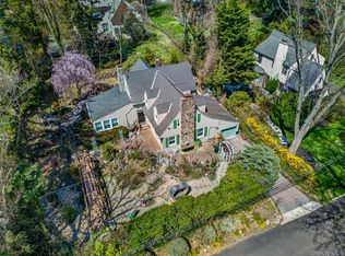 16 Ascot Ridge Rd, Great Neck, NY 11021