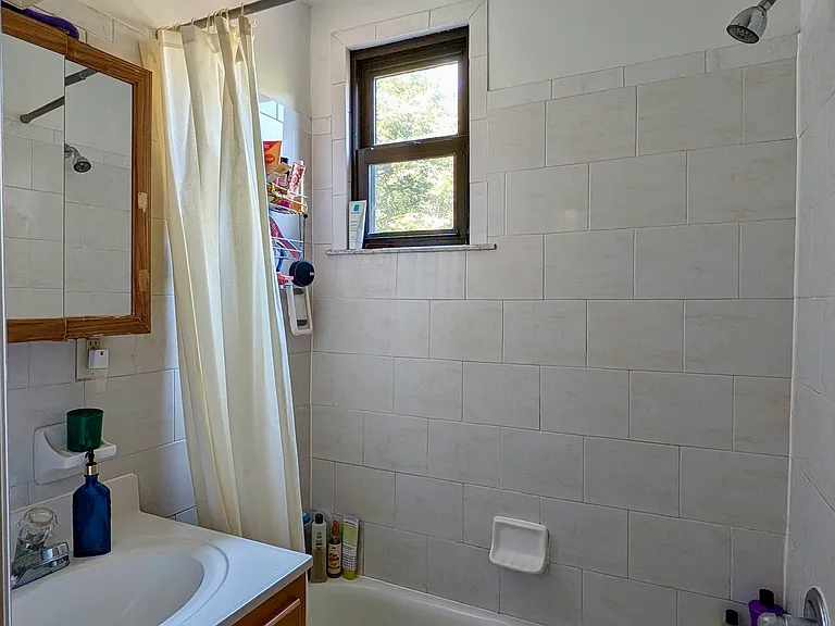 82 Wayne St #3L — Photo 8