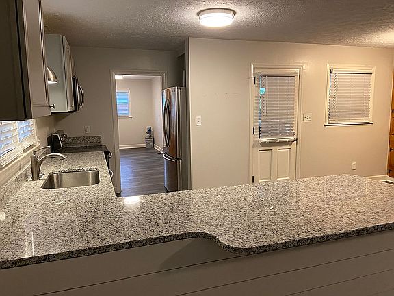 3rd image of 108 Woodhill Dr