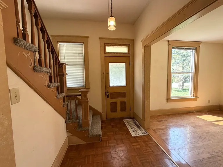 758 S Delaware Ave — Photo 4