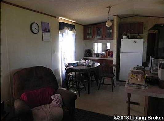 3rd image of 390 Buckler Ave