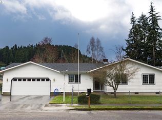 745 Evergreen Dr, Creswell, OR 97426