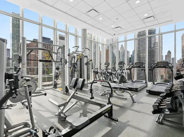 301 East 61st Street image 10 of 13