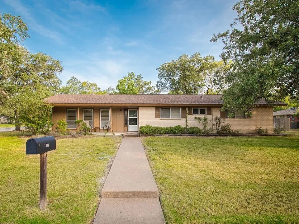 1001 Village Dr