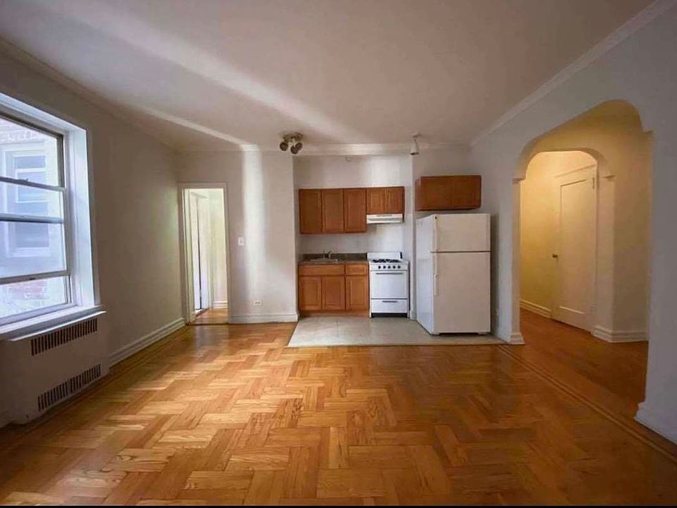1st image of 111-14 76th Ave #E10