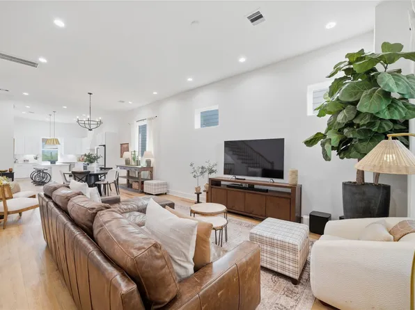 1307 E 27th St, Houston, TX 77009