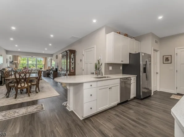 16 Sparrowhawk St, Washington Twp., NJ 07882