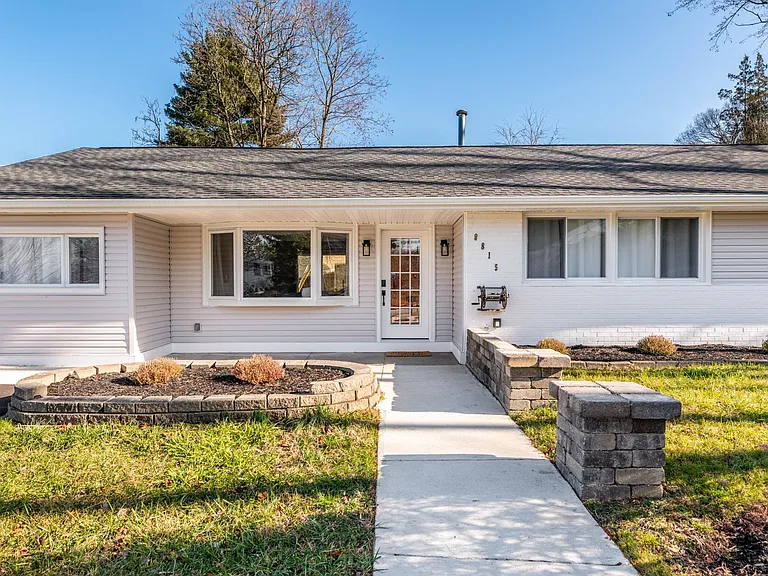 8815 Delphine Rd — Photo 7