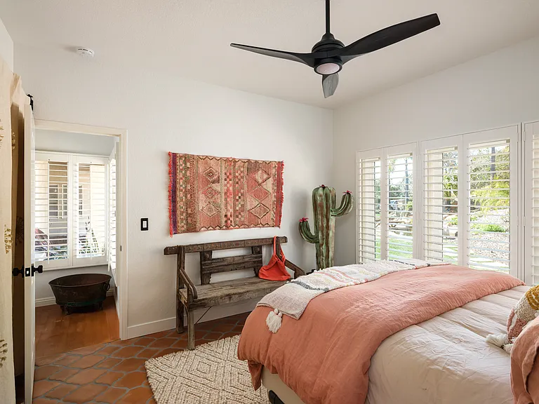Country Rose Cir — Photo 12