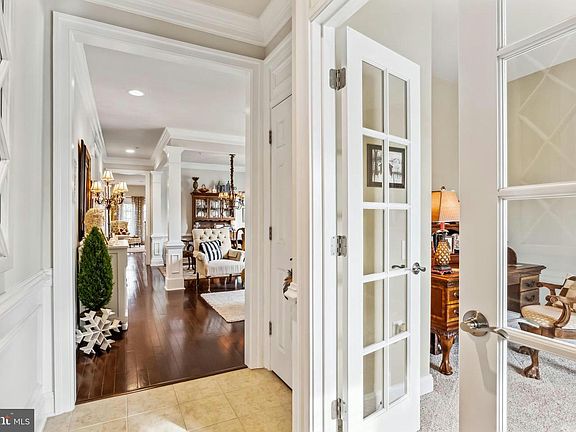 5th image of 37 Denison St