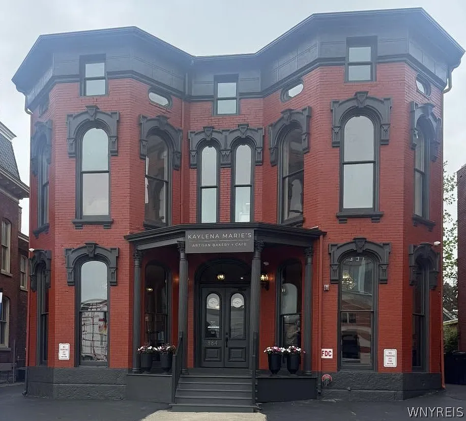 1 bed, 1.0 bath, 850 sqft, $1,800 — Photo 1
