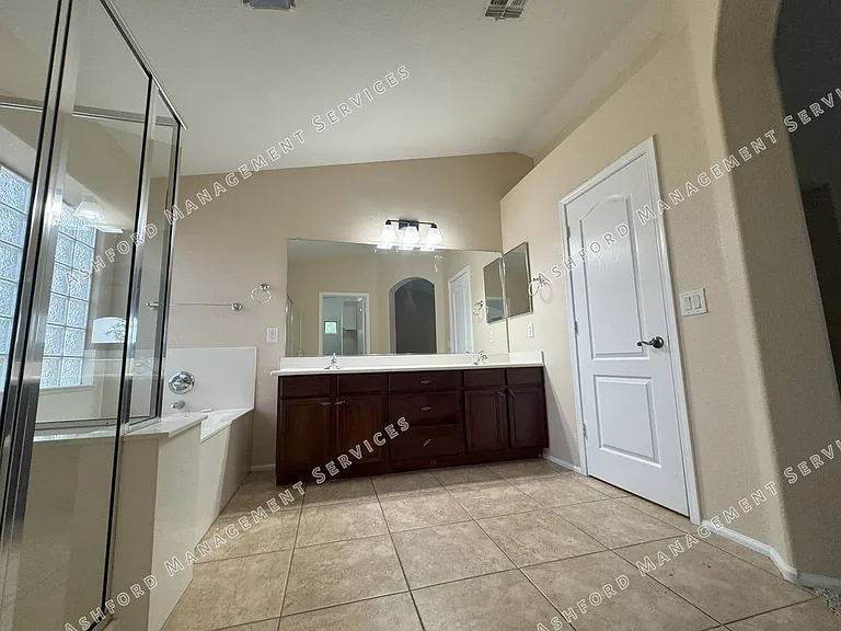 8303 S 47th Ln — Photo 26